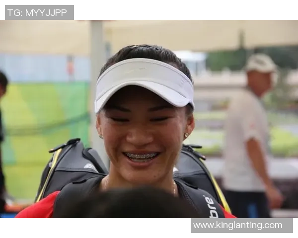 足球明星佩戴隐形牙套展现自信微笑助力场上表现 足球明星佩戴隐形牙套展现自信微笑助力场上表现