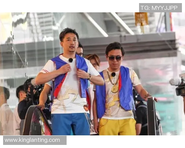 足球明星挑战滑冰极限精彩瞬间视频合集